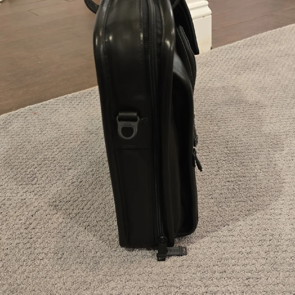 NWT Tumi TPass Medium Screen Slim Black Leather Men's Briefcase
